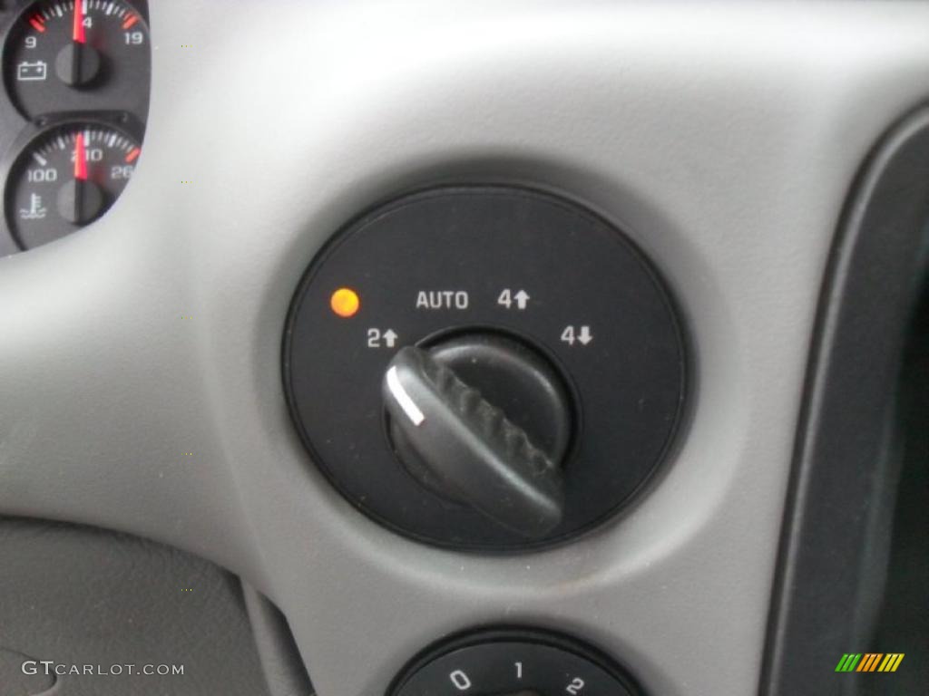2006 Chevrolet TrailBlazer EXT LT 4x4 Controls Photo #40777107