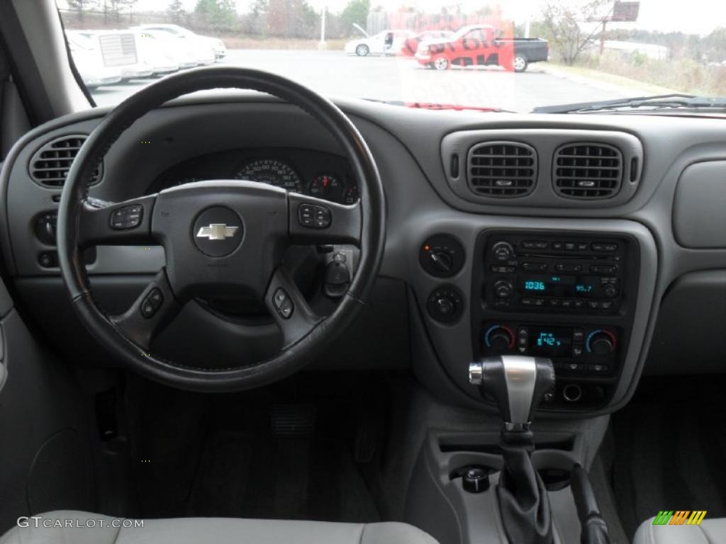 2006 Chevrolet TrailBlazer EXT LT 4x4 Light Gray Dashboard Photo #40777171