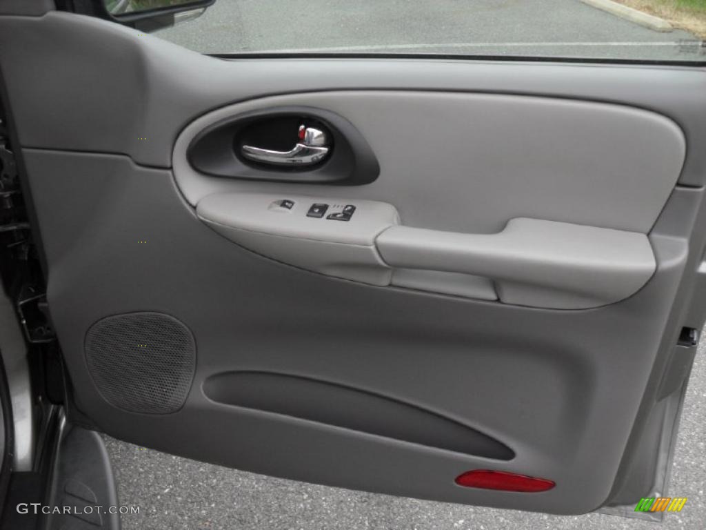2006 Chevrolet TrailBlazer EXT LT 4x4 Light Gray Door Panel Photo #40777299