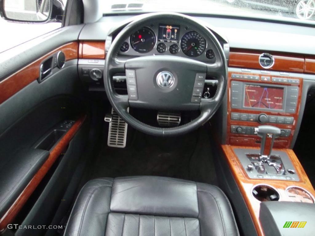2005 Volkswagen Phaeton V8 4Motion Sedan Controls Photo #40777503