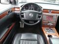 2005 Volkswagen Phaeton V8 4Motion Sedan Controls