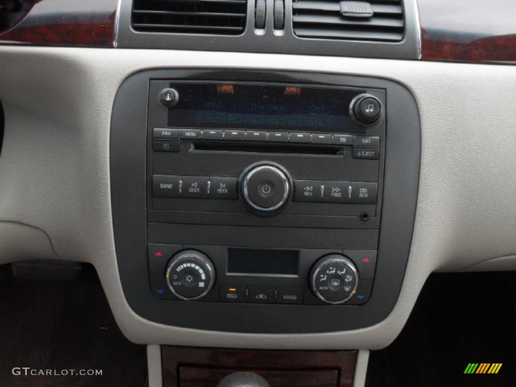 2008 Buick Lucerne CXS Controls Photo #40777603