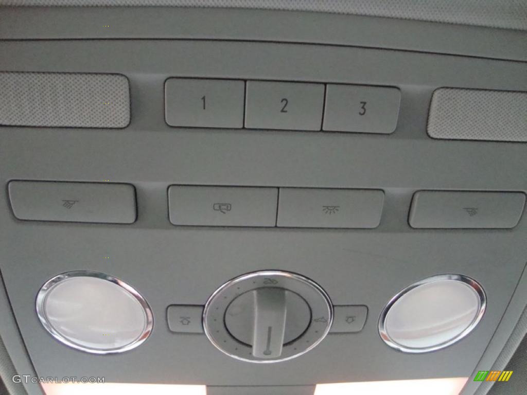 2005 Volkswagen Phaeton V8 4Motion Sedan Controls Photo #40777771