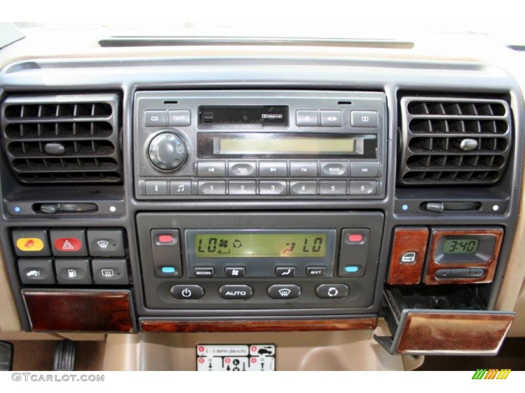 2000 Land Rover Discovery II Standard Discovery II Model Controls Photo #40778531