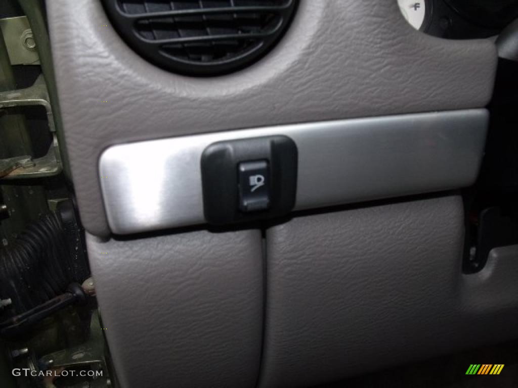 2002 Liberty Renegade 4x4 - Cactus Green Metallic / Taupe photo #14