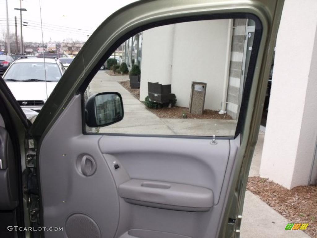 2002 Liberty Renegade 4x4 - Cactus Green Metallic / Taupe photo #21