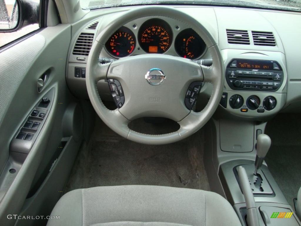 2003 Nissan Altima 3.5 SE Controls Photo #40780823