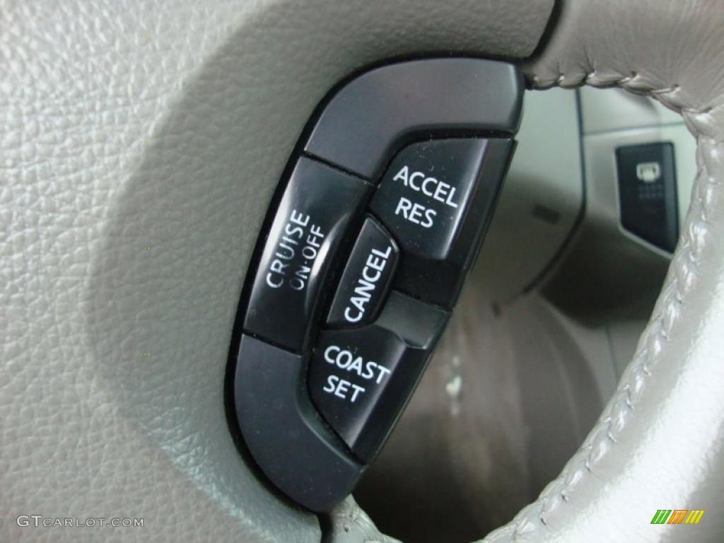 2003 Nissan Altima 3.5 SE Controls Photo #40781199