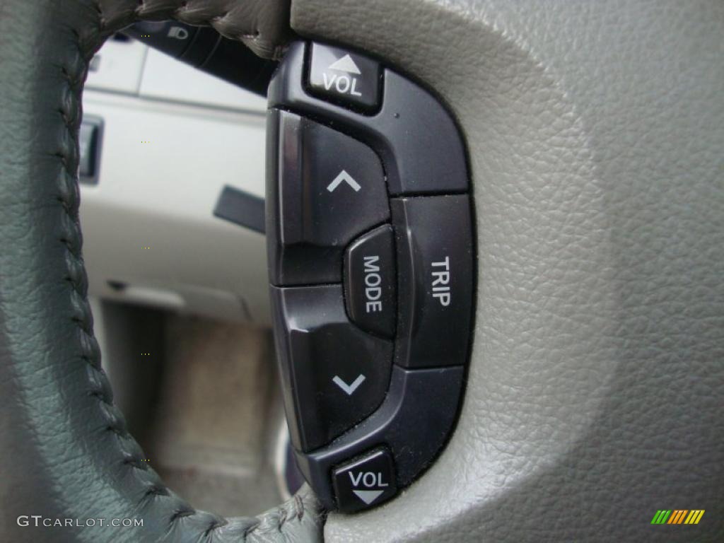 2003 Nissan Altima 3.5 SE Controls Photos