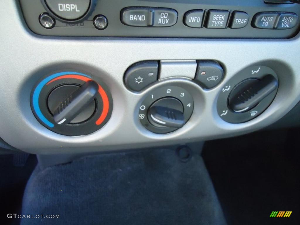 2006 Chevrolet Colorado Crew Cab Controls Photo #40785355