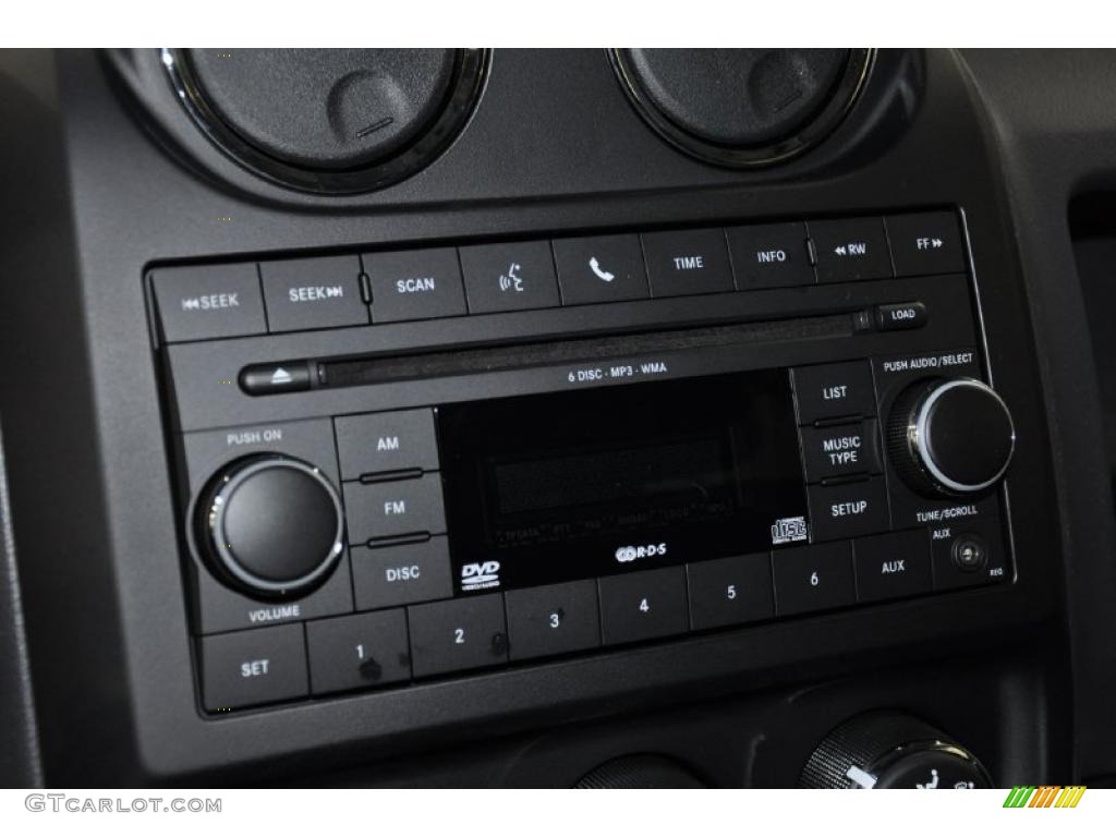 2011 Jeep Patriot Sport Controls Photo #40787975
