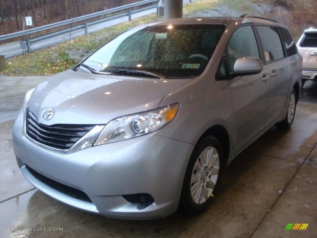 2011 Sienna LE AWD - Silver Sky Metallic / Light Gray photo #5