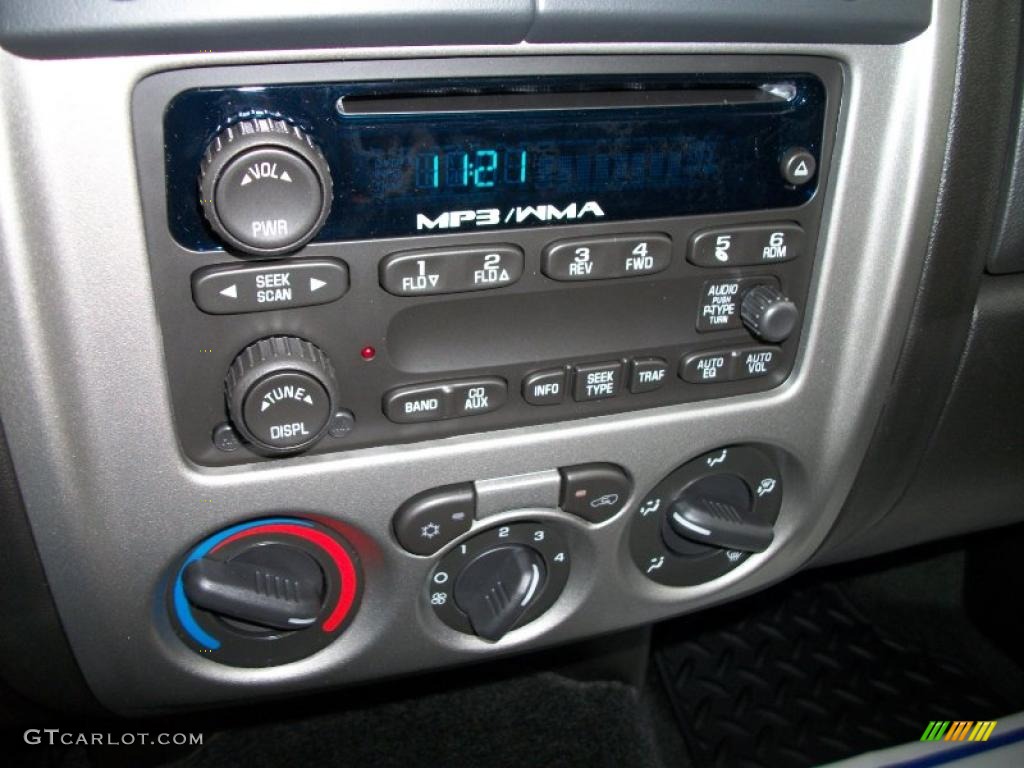 2011 Chevrolet Colorado LT Extended Cab 4x4 Controls Photo #40800519