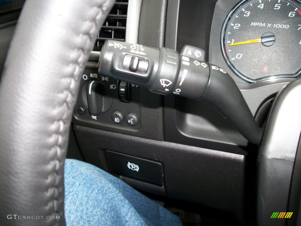 2011 Chevrolet Colorado LT Extended Cab 4x4 Controls Photo #40800579
