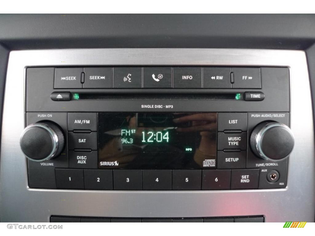 2009 Jeep Commander Sport 4x4 Controls Photo #40802283