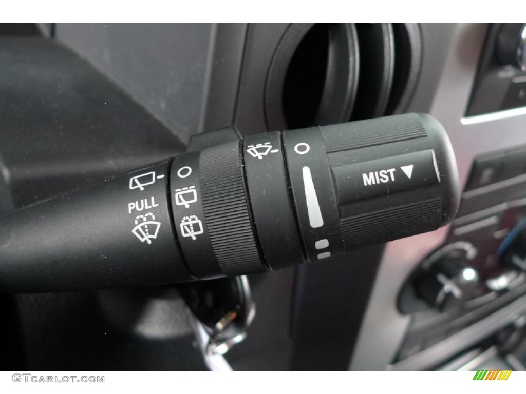 2009 Jeep Commander Sport 4x4 Controls Photo #40802311
