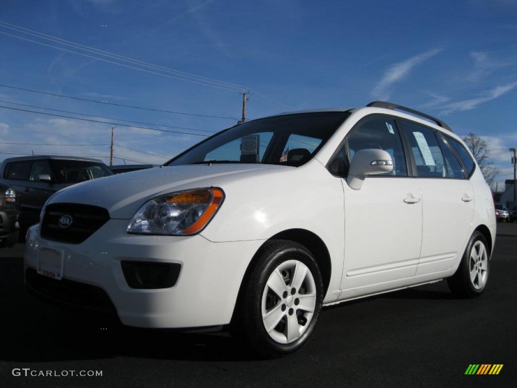 Clear White Kia Rondo