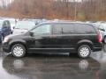 2008 Brilliant Black Crystal Pearlcoat Chrysler Town & Country LX  photo #13
