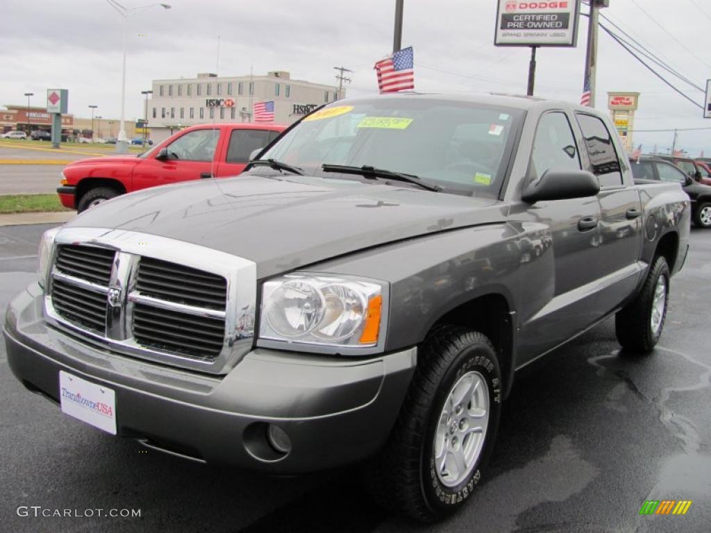 2007 Dakota SLT Quad Cab 4x4 - Mineral Gray Metallic / Medium Slate Gray photo #1