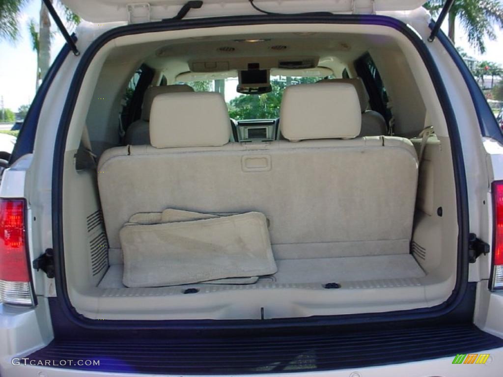 2005 Lincoln Aviator Luxury Trunk Photo #40814363