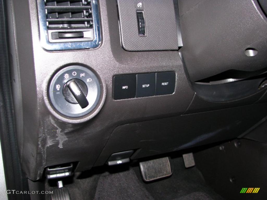 2005 Ford Escape Limited 4WD Controls Photo #40816527