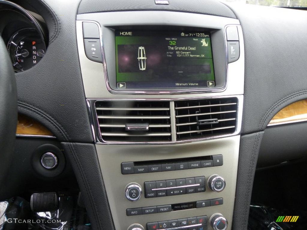 2010 Lincoln MKT FWD Navigation Photo #40818475