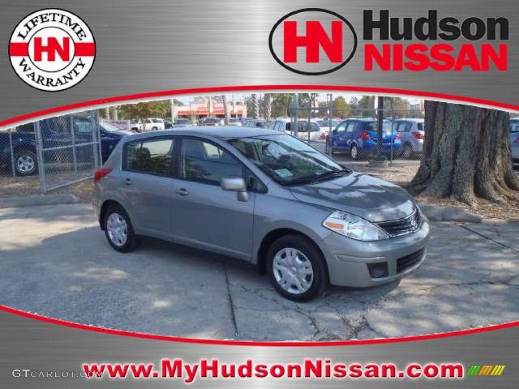 Magnetic Gray Metallic Nissan Versa