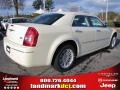Cool Vanilla White - 300 Touring Photo No. 3