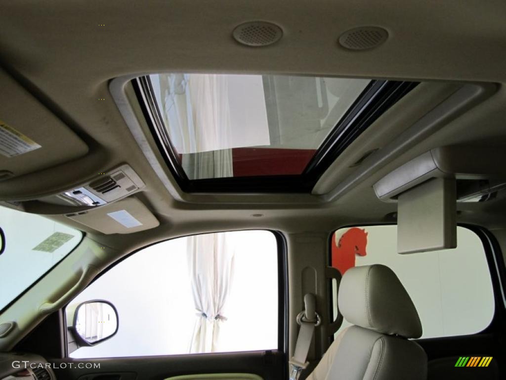 2011 GMC Yukon Denali Sunroof Photo #40828353