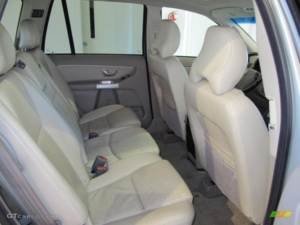 Taupe Interior 2004 Volvo XC90 2.5T Photo #40832205