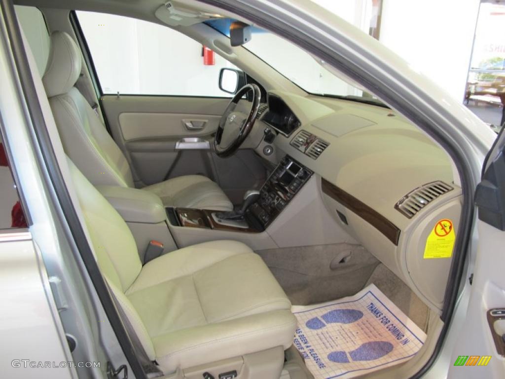 Taupe Interior 2004 Volvo XC90 2.5T Photo #40832237