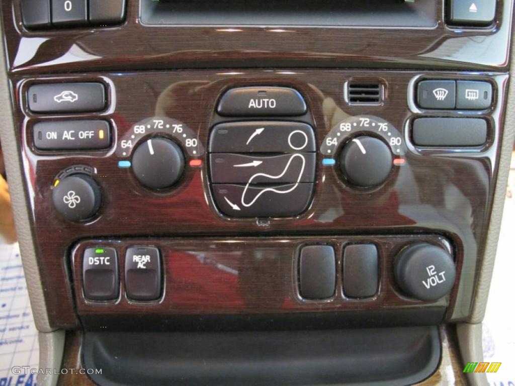 2004 Volvo XC90 2.5T Controls Photo #40832349