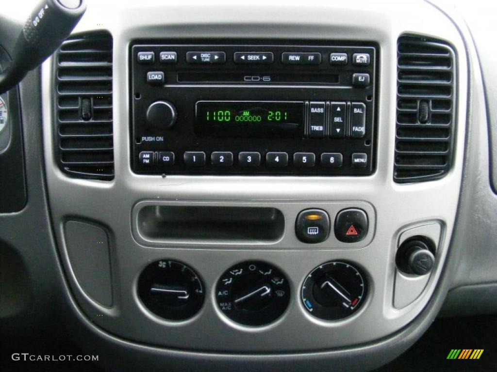 2003 Ford Escape XLT V6 Controls Photo #40838033