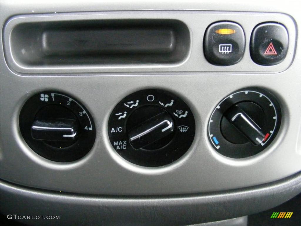 2003 Ford Escape XLT V6 Controls Photo #40838061