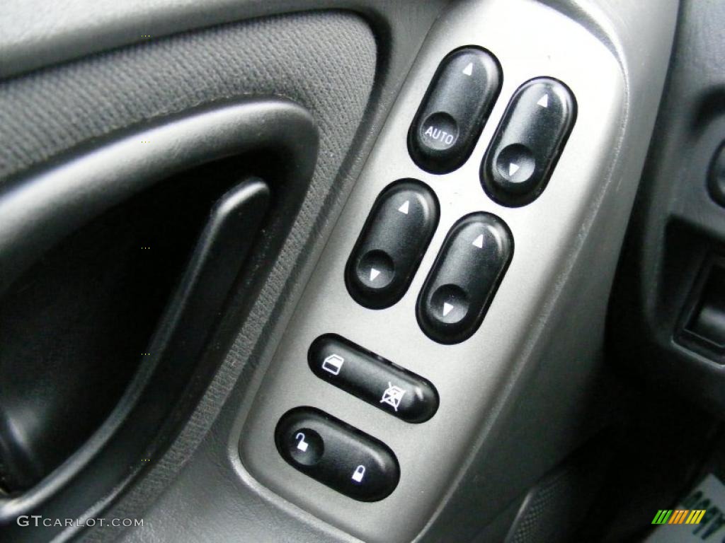 2003 Ford Escape XLT V6 Controls Photo #40838073