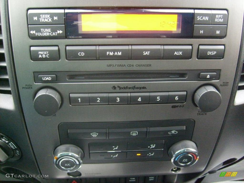 2010 Nissan Titan SE Crew Cab 4x4 Controls Photo #40838165