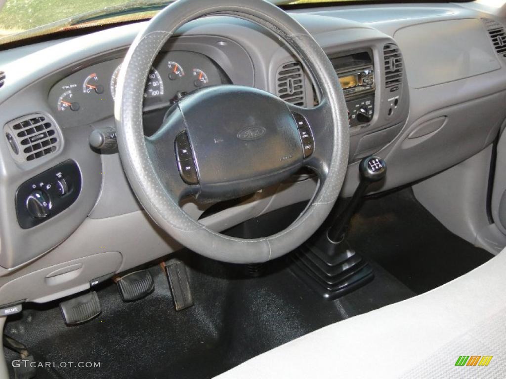 Medium Graphite Interior 1998 Ford F150 XL Regular Cab Photo #40839721