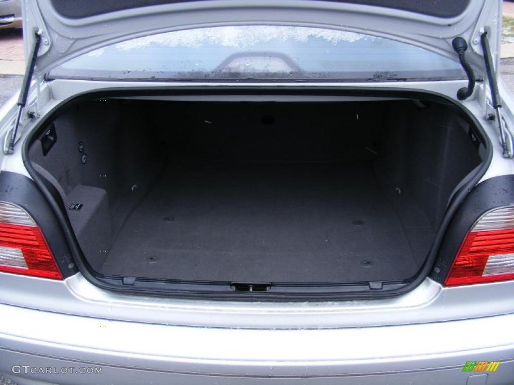 2003 BMW 5 Series 540i Sedan Trunk Photo #40840681