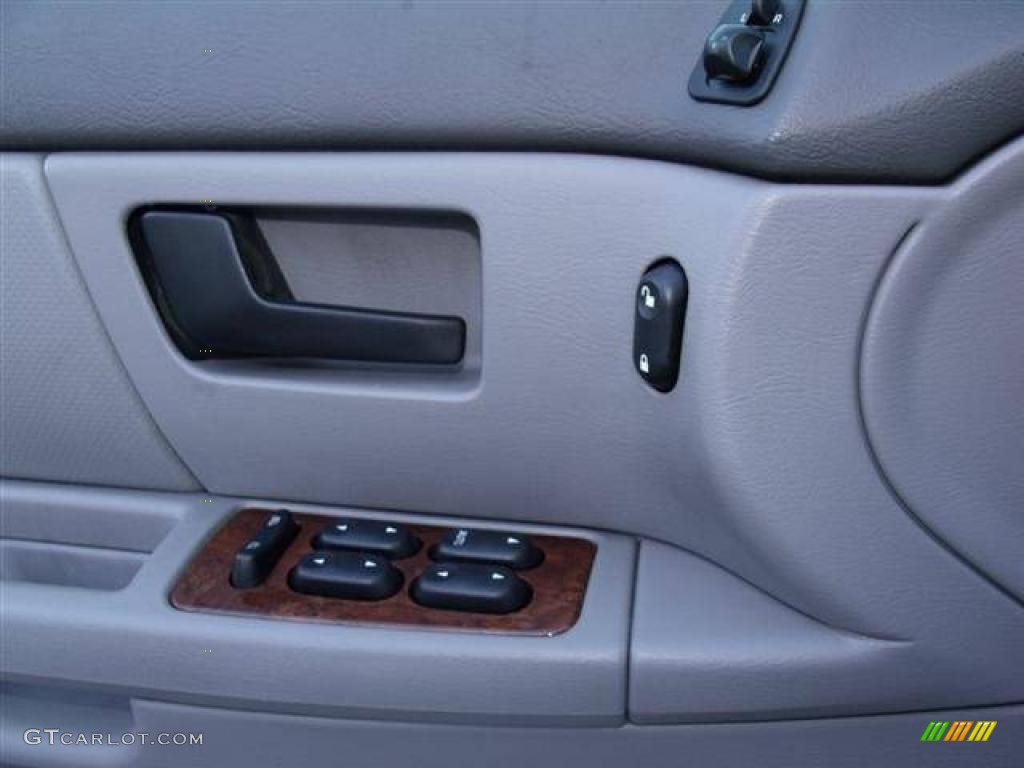 2005 Mercury Sable LS Sedan Controls Photo #40844721