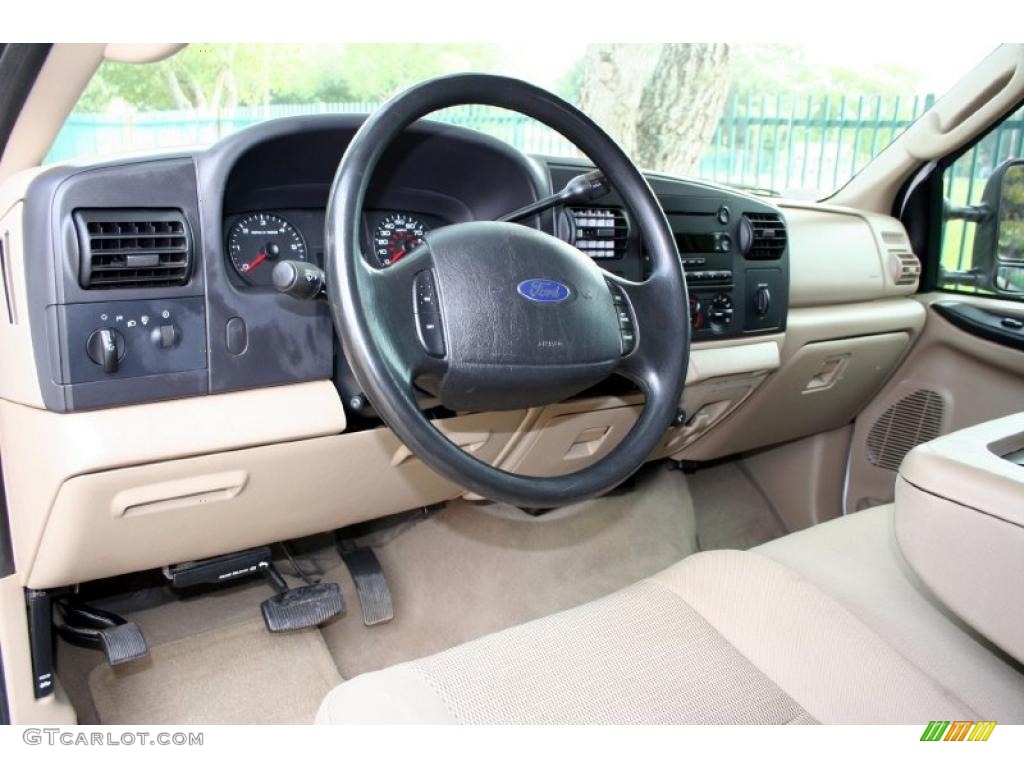 Tan Interior 2005 Ford F250 Super Duty XLT Crew Cab 4x4 Photo #40846690