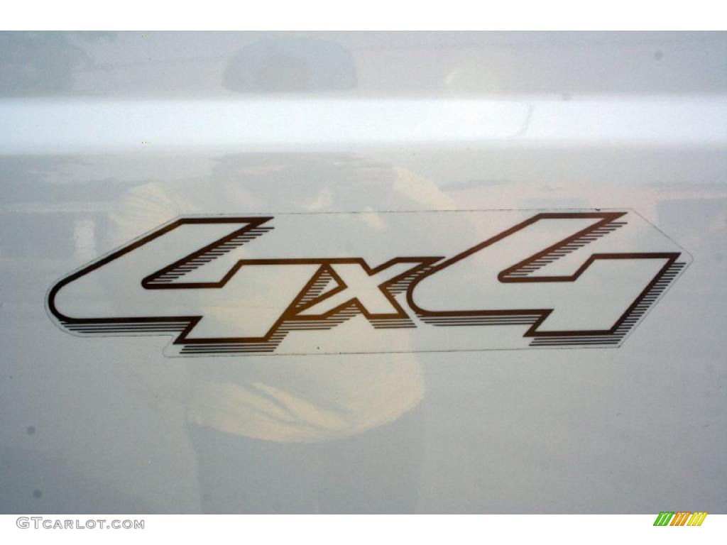 2005 Ford F250 Super Duty XLT Crew Cab 4x4 Marks and Logos Photo #40846909