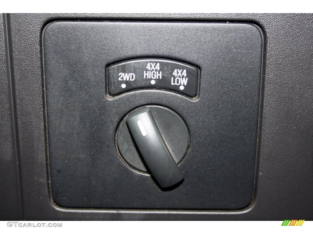 2005 Ford F250 Super Duty XLT Crew Cab 4x4 Controls Photo #40846925