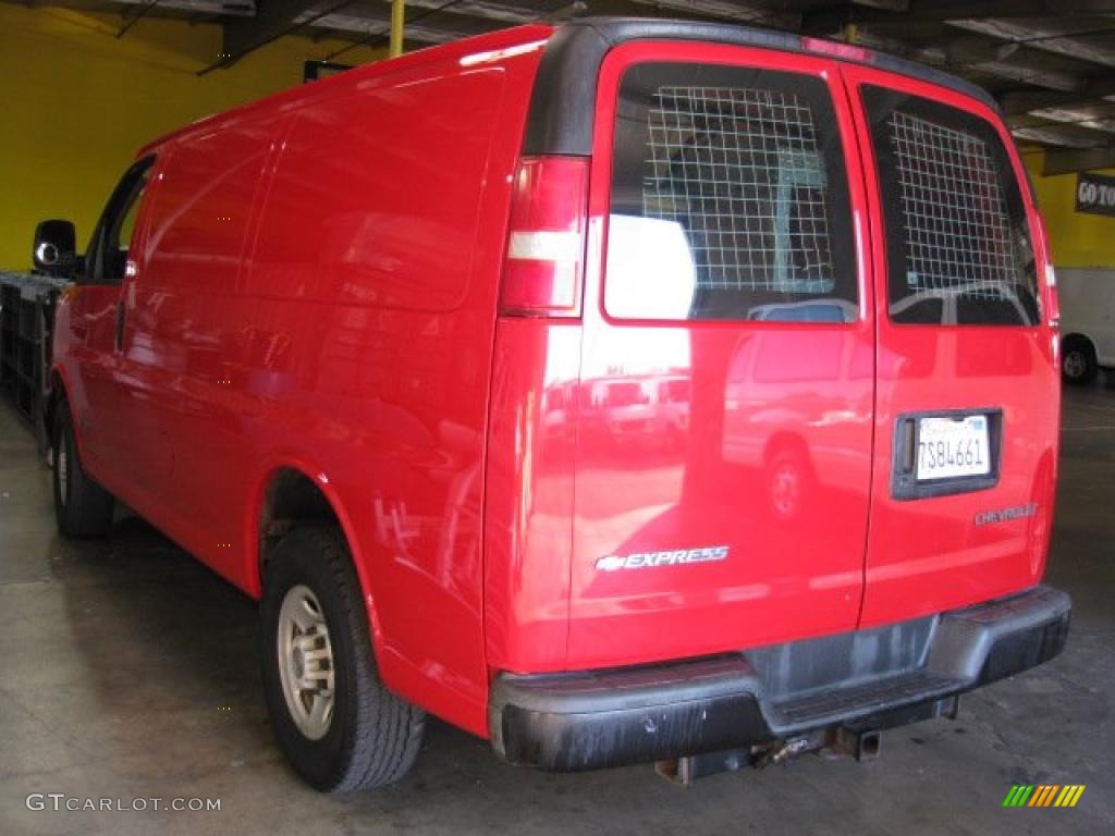 2005 Express 3500 Commercial Van - Victory Red / Medium Dark Pewter photo #3