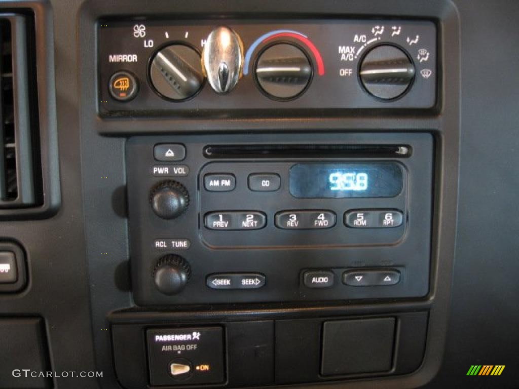2005 Chevrolet Express 3500 Commercial Van Controls Photo #40847057