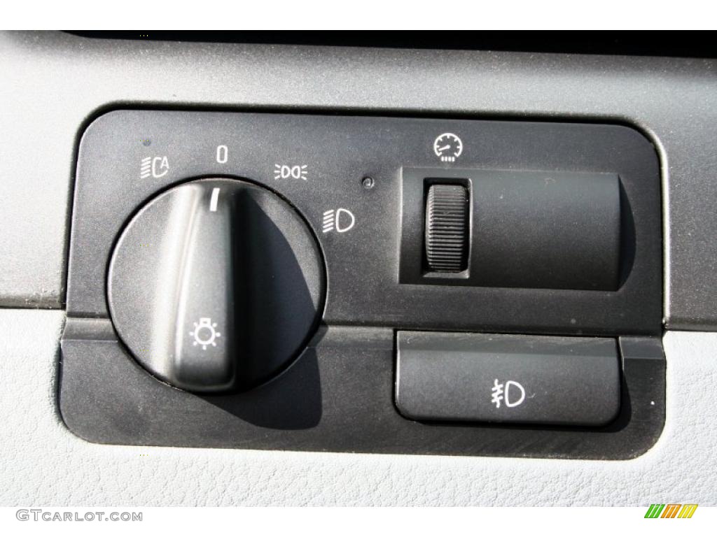 2002 BMW M3 Coupe Controls Photo #40849217