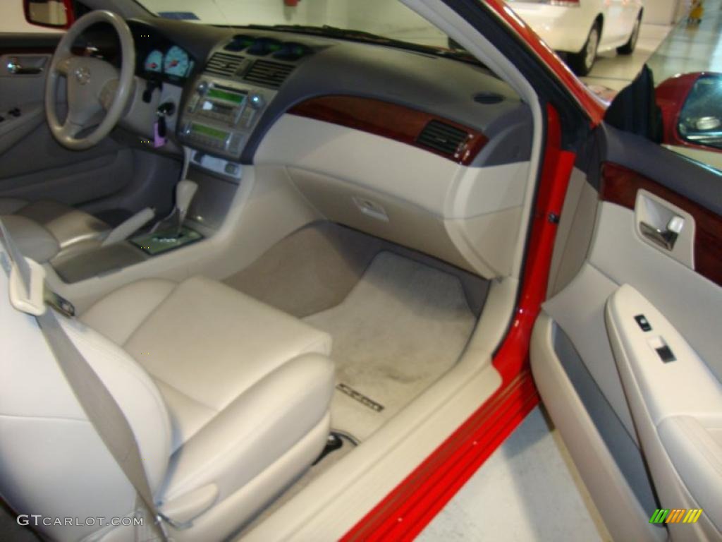 2004 Solara SLE V6 Coupe - Absolutely Red / Ivory photo #15