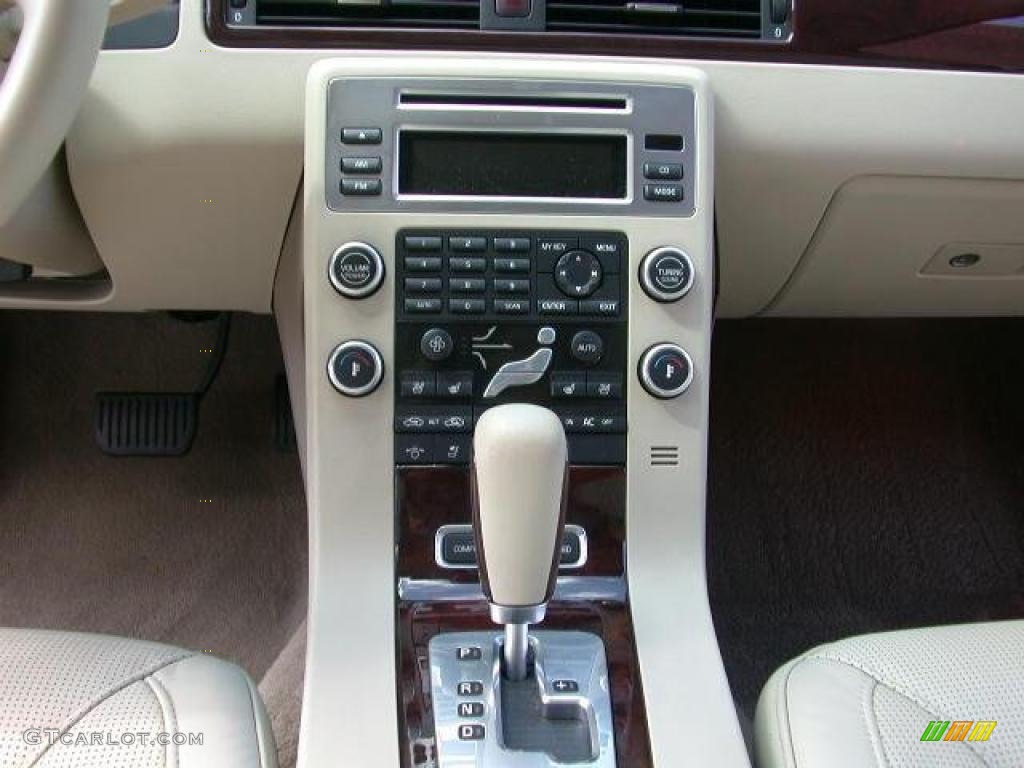 2007 Volvo S80 V8 AWD Controls Photo #40854101