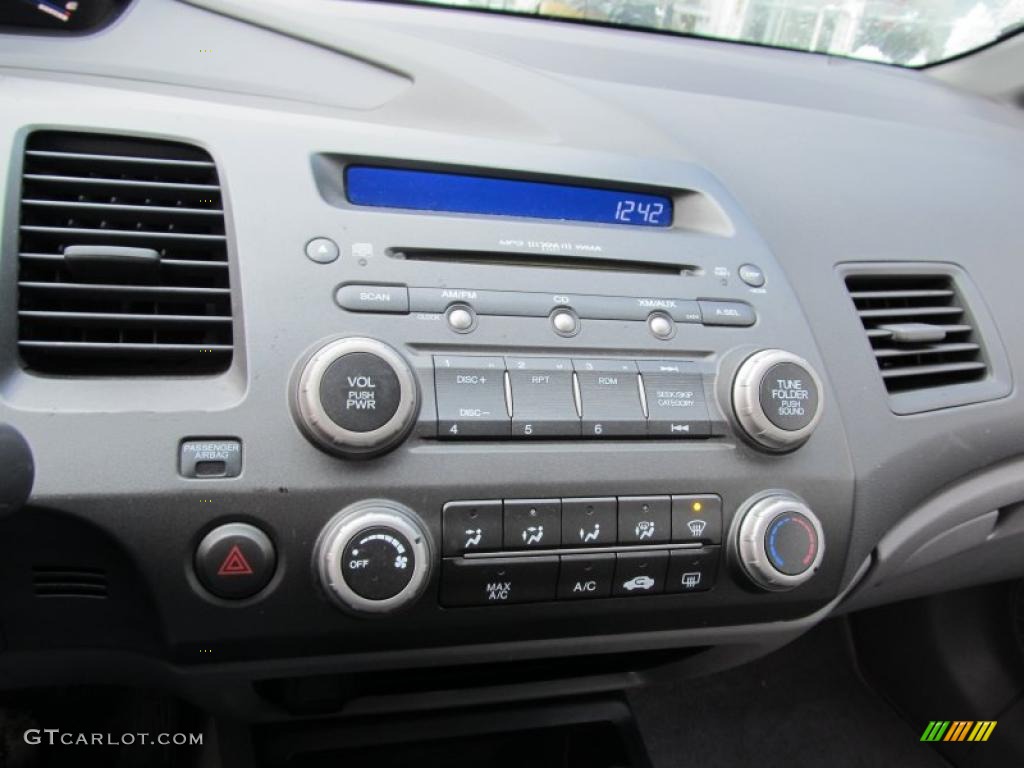2006 Honda Civic EX Sedan Controls Photo #40863161
