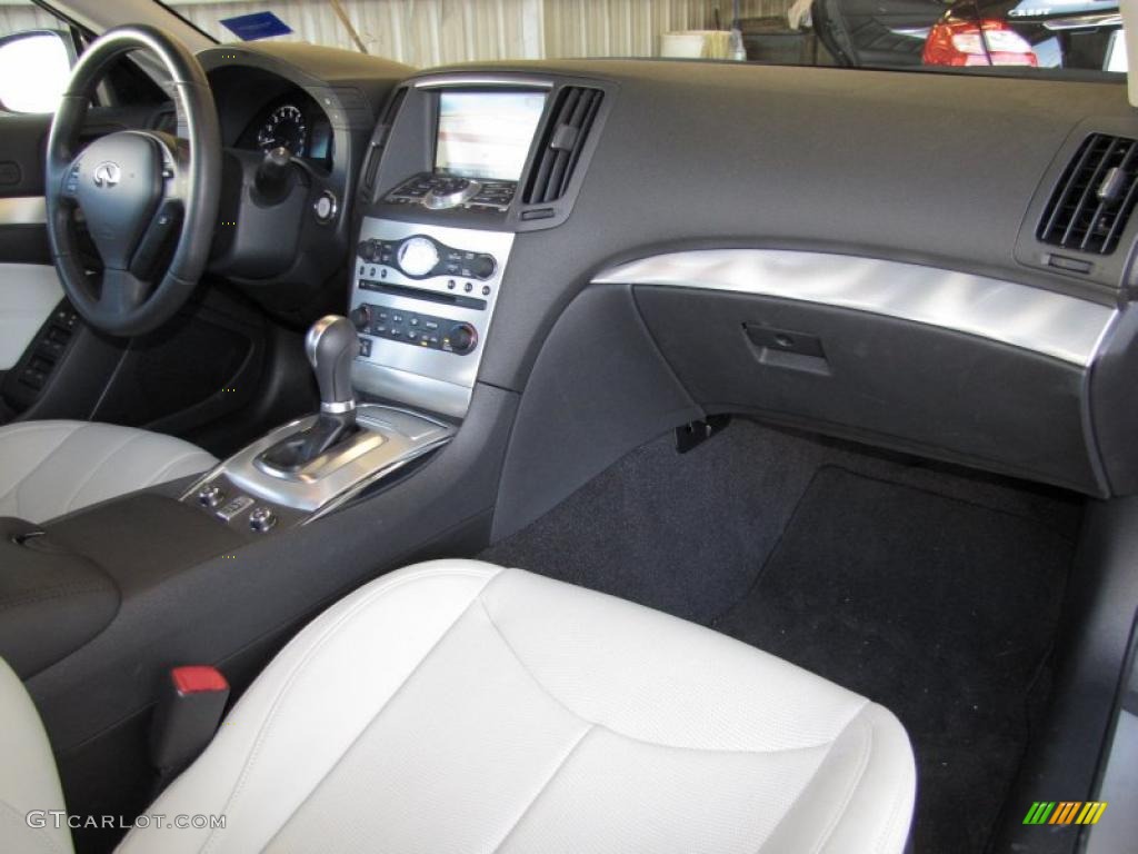 2010 Infiniti G 37 Convertible Stone Dashboard Photo #40866353