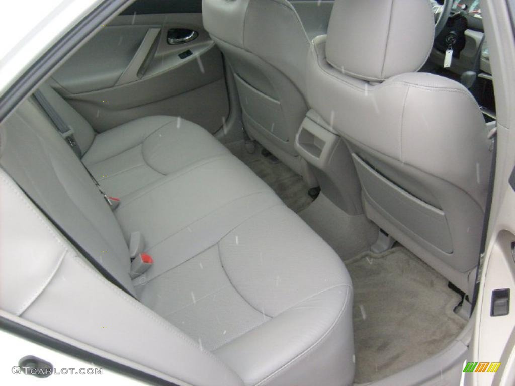 2008 Camry SE V6 - Super White / Ash photo #9